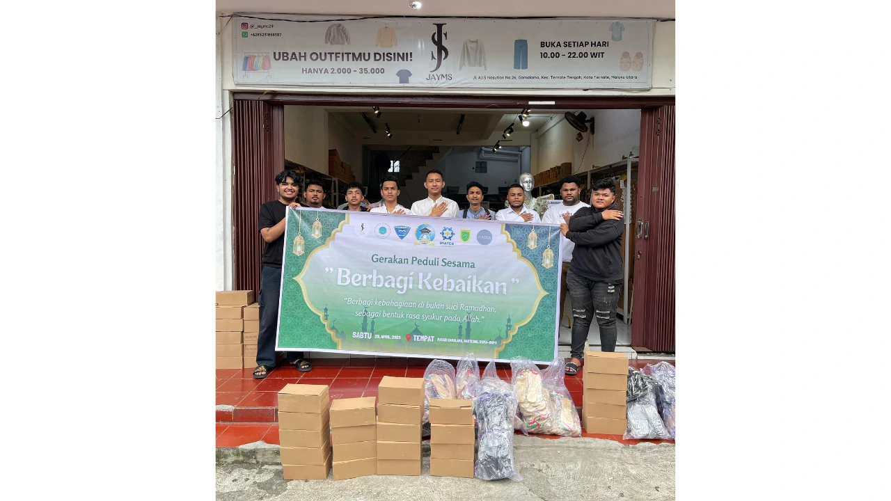 Toko Jayms Bersama Mahasiswa Ternate Wujudkan Kebaikan Ramadhan Lewat Pembagian Sendal Gratis