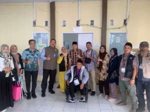 KH. Sarbin Sehe Langsung Tinjau Jamaah Haji Sakit di Makassar, Dinyatakan Siap Terbang ke Tanah Suci