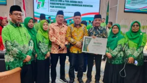 KH. Sarbin Sehe Terima PGM Award 2025, Diakui sebagai Tokoh Berjasa dalam Pengembangan Madrasah di Maluku Utara