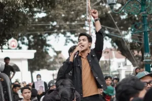 Gerakan Mahasiswa : Merebut Kemenangan atau Tunduk pada Kekuasaan
