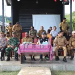 Pembukaan Festival Sorai Waisai 2025 oleh mahasiswa KKN UGM di Pelabuhan Falaya, Raja Ampat