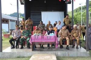Pembukaan Festival Sorai Waisai 2025 oleh mahasiswa KKN UGM di Pelabuhan Falaya, Raja Ampat