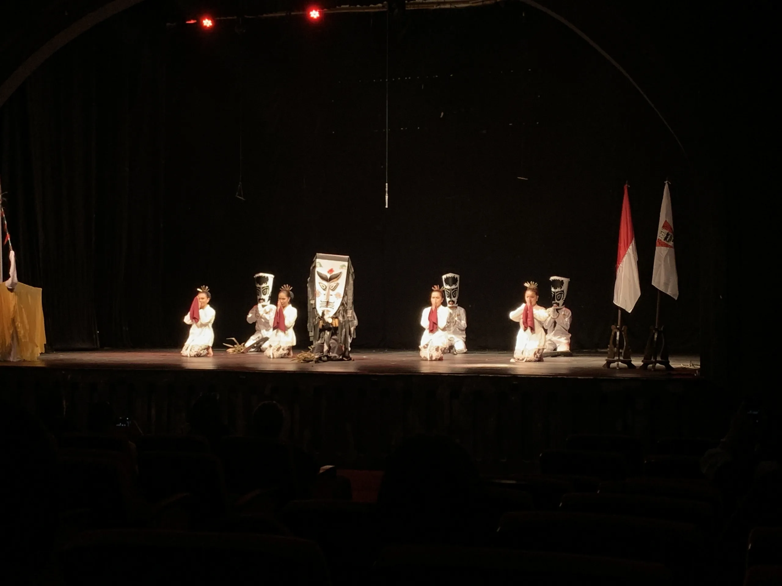 Mahasiswa Halmahera Tengah menampilkan tarian tradisional di Festival Budaya Yogyakarta.