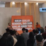 Farid, mahasiswa BEM Universitas Jenderal Achmad Yani Yogyakarta, berbicara dalam diskusi RUU KUHAP Yogyakarta