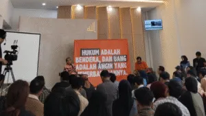Farid, mahasiswa BEM Universitas Jenderal Achmad Yani Yogyakarta, berbicara dalam diskusi RUU KUHAP Yogyakarta