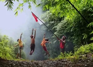 Suasana meriah lomba 17 Agustus dengan iringan lagu wajib nasional