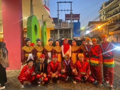 Tarian soya-soya Maluku Utara ditampilkan di event JKPI Yogyakarta oleh mahasiswa dan pelajar