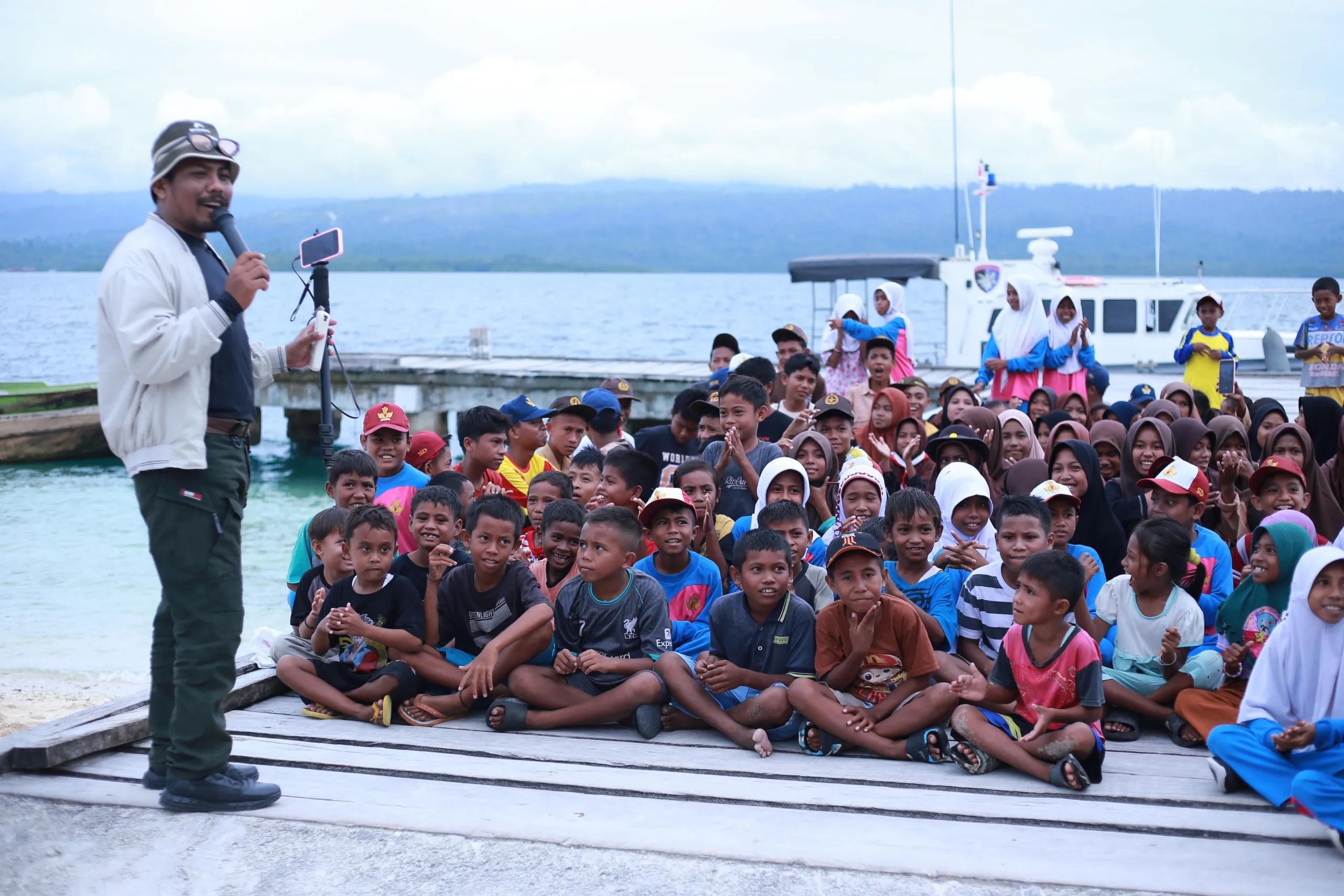PATCOIFA Sula sukses gelar Literasi Pesisir dan Bakti Sosial Sula di Desa Pastabulu, Maluku Utara dengan dukungan lintas lembaga.