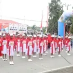 Peserta lomba gerak jalan indah SD di Halmahera Tengah memeriahkan HUT RI ke-80