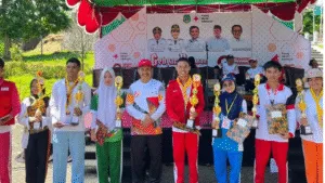 Tim PMR MAN Insan Cendekia Halbar menerima penghargaan Juara 1 Gebyar PMR & KSR se-Maluku Utara.