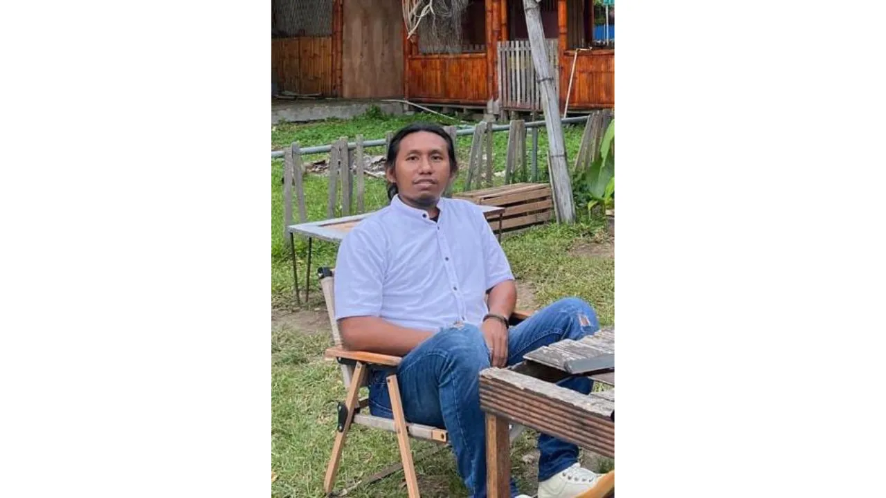 Sahrir Jamsin desak pencopotan Kadis Parpora Halbar Fenny Kiat dan audit anggaran pariwisata.