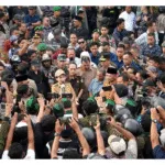 Gubernur Maluku Utara Sherly Tjoanda berdialog dengan mahasiswa di tengah aksi ricuh. | Dok. Instagram Sherly