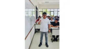 ulisan opini tentang proyeksi IAIN Ternate menuju UIN Sultan Baabullah yang membahas transformasi akademik, tantangan jumlah mahasiswa, dan masa depan pendidikan Islam di Maluku Utara.