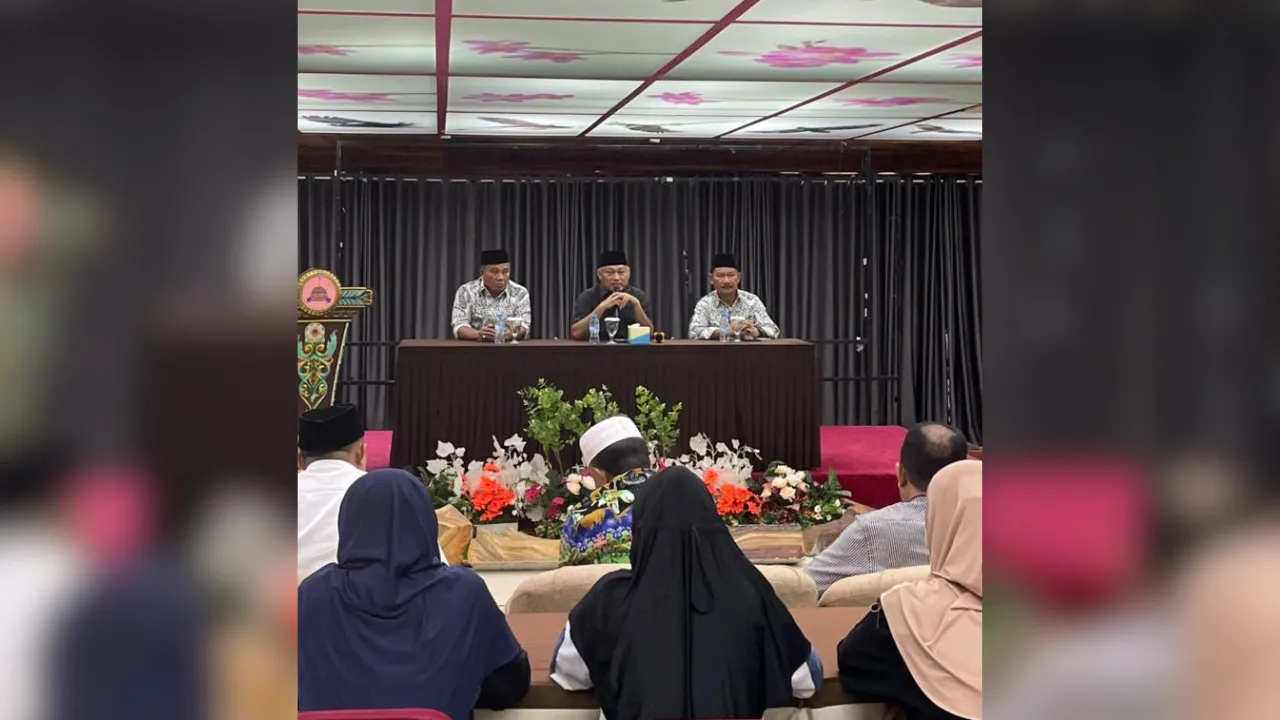 Wagub KH. Sarbin Sehe meninjau peserta kafilah Maluku Utara di STQ Nasional Sulawesi Tenggara 2025