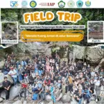 Peserta field trip Geosite Foramadiahi dan Banjir Rua Ternate mengamati endapan vulkanik.