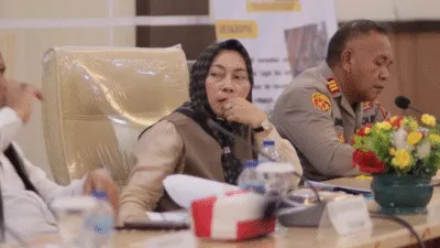 Anggota Komisi II DPRD Kota Ternate Sartini Hanafi saat menghadiri kegiatan Satpol PP Ternate di Kantor Wali Kota.