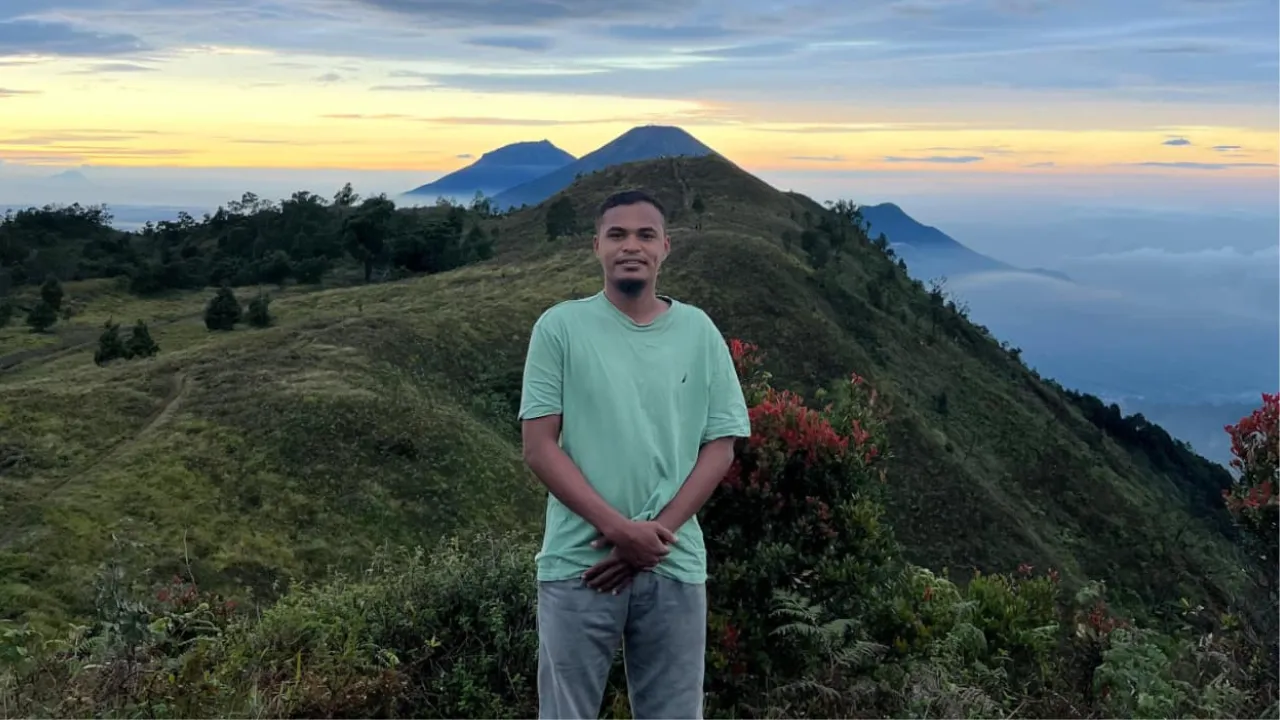 Ketua Umum SEMMI Cabang Yogyakarta Alif Kelrey memberikan pernyataan kepada media terkait desakan pemberhentian Ketua Umum PB SEMMI Bintang Wahyu Saputra di Yogyakarta.