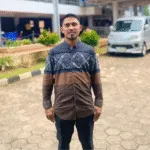 Ilham Gogasa, lulusan magister IPB University asal Pulau Morotai, meneliti tingkat kerentanan nelayan tuna skala kecil di kampung halamannya sebagai upaya memperkuat keberlanjutan sektor perikanan pesisir.