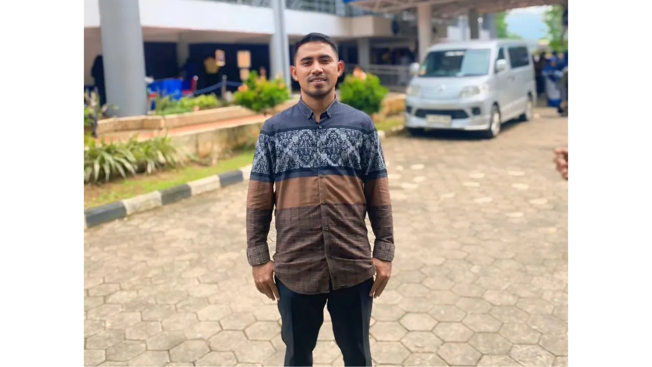 Ilham Gogasa, lulusan magister IPB University asal Pulau Morotai, meneliti tingkat kerentanan nelayan tuna skala kecil di kampung halamannya sebagai upaya memperkuat keberlanjutan sektor perikanan pesisir.