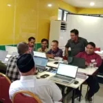 Narasumber dari Universitas Hayam Wuruk Perbanas Surabaya memberikan pendampingan kepada peserta Pelatihan dan Sertifikasi Auditor Mutu Internal Universitas Nahdlatul Ulama Maluku Utara di Kampus UNUTARA, Ternate.
