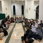 Mahasiswa Universitas Nahdlatul Ulama Maluku Utara (UNUTARA) semester satu melaksanakan praktik lapangan Mata Kuliah Pendidikan Agama Islam (PAI) di Masjid Raya Ternate, 20 November 2025. Kegiatan dipandu oleh dosen pengampu, Bapak Firman Amir, M.Pd.I, sebagai upaya memperkuat pemahaman aqidah dan pengamalan ibadah sesuai ajaran Ahlussunnah Waljamaah.
