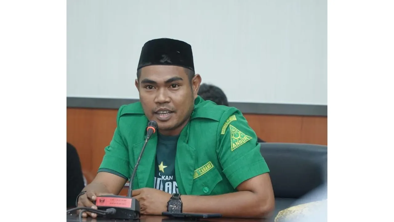 Ketua Panitia Konfercab II NU Kota Tidore Kepulauan, Jafar Noh Idrus, saat memimpin rapat persiapan jelang pelaksanaan Konfercab NU, Jumat (19/12/2025).