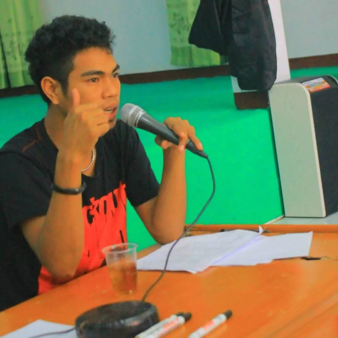 Ketua Panitia Konfercab NU Kota Tidore Kepulauan, Jafar Noh Idrus, menyampaikan keterangan terkait kesiapan pelaksanaan Konfercab yang telah mencapai 100 persen, Senin (15/12/2025).