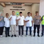Wakil Gubernur Maluku Utara KH Sarbin Sehe didampingi Direktur RSUD Maba dr. Callice Jackline, Bupati Halmahera Timur, serta unsur Forkopimda saat meninjau fasilitas dan ruangan pelayanan di RSUD Maba, Kabupaten Halmahera Timur, Sabtu (27/12/25).