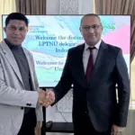 Rektor Universitas Nahdlatul Ulama Maluku Utara (UNUTARA), Dr. M. Natsir Tamalene, M.Pd. (kiri), saat bertemu dengan Vice Rector for International Cooperation Bukhara State University, Prof. Abror Juraev (kanan), di Uzbekistan, Jumat (30/01/2026). Kunjungan ini membahas rencana program magang internasional kolaboratif bagi mahasiswa dan dosen PTNU se-Indonesia untuk penguatan kapasitas akademik di bidang sains, teknologi, dan kebudayaan. Dok. Istimewa