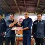 Prosesi serah terima jabatan pengurus JMSI Maluku Utara usai pelaksanaan Musda I di Kota Ternate, Senin (12/1/2026). Sumber foto: Istimewa.