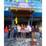MAKLUMAT PERGERAKAN: Perwakilan Sahabat Peduli Marwah PMII, Abdul Haris Nepe (tengah), saat membacakan Maklumat Pergerakan di depan awak media di Jakarta, Senin (16/2/2026). Dalam maklumatnya, ia mengecam keras aksi vandalisme terhadap Sekretariat PB PMII dan mendesak pengurus pusat segera melakukan evaluasi total dalam waktu 3x24 jam demi menjaga marwah organisasi. Source : Istimewa