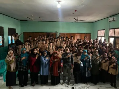 Anggota Densus 88 sosialisasi di SDN 2 Kota Ternate.