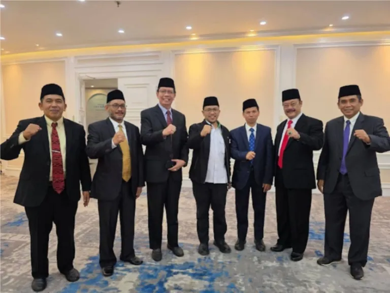 Menag Lantik Dr. Adnan Mahmud sebagai Rektor IAIN Ternate