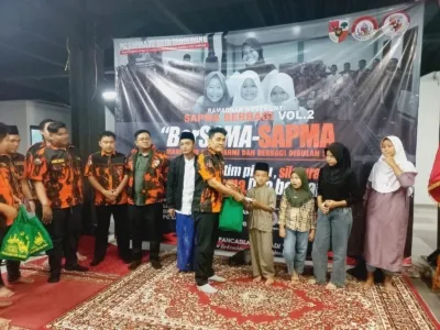 Suasana kegiatan santunan anak yatim dan buka puasa bersama yang diselenggarakan oleh PC SAPMA Pemuda Pancasila Kota Tangerang di Gedung Pemuda KNPI Kota Tangerang, Sabtu (14/03/2026).