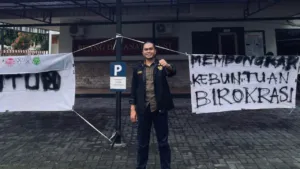 DEKONSTRUKSI TAMANSISWA: TRANSFORMASI DARI “TAMAN SISWA” MENJADI “TAMAN ORANGTUA”