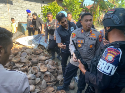 Sejumlah barang bukti hasil razia aparat gabungan di Galela Barat diamankan untuk proses hukum. Source: Humas Polres Halut.