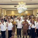 Kepala Dinas Pendidikan dan Kebudayaan Maluku Utara, Abubakar Abdullah, menyampaikan paparan dalam kegiatan Musyawarah Kerja Kepala Sekolah (MKKS) dan Musyawarah Guru Mata Pelajaran (MGMP) se-Kabupaten Halmahera Utara, Selasa (14/4/2026). Dalam kesempatan tersebut, ia memaparkan capaian program sekolah gratis yang digagas Sherly Tjoanda bersama Sarbin Sehe dalam menekan Angka Tidak Sekolah (ATS) di Maluku Utara.