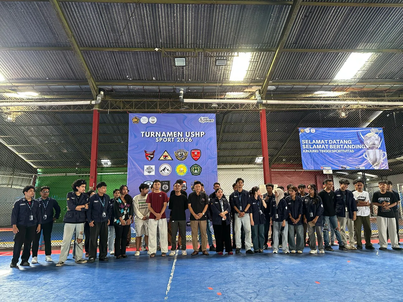 Kemeriahan turnamen futsal mahasiswa dalam acara Living Law USHP Sport di Yogyakarta.