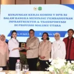 Anggota DPR RI Irine Yusiana Roba Putri saat memberikan paparan Kunjungan Kerja Komisi V di Hotel Bella Ternate.