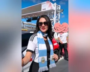 Atmosfer Piala Dunia 2026 kian terasa di Malut. Foto Gubernur Sherly Tjoanda kenakan jersey Argentina viral di medsos dan pancing reaksi warganet.