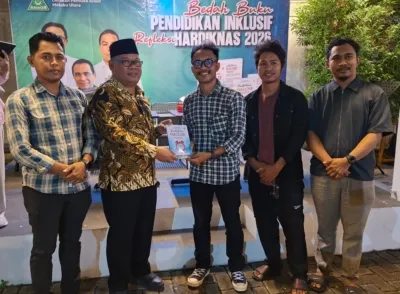 PW GP Ansor Maluku Utara memperingati Hardiknas 2026 dengan meluncurkan buku Pendidikan Inklusif. Langkah strategis perkuat literasi dan gagasan kader di Maluku Utara.
