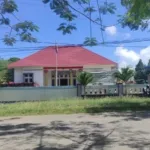 Kantor Satuan Polisi Pamong Praja (Satpol PP) Kabupaten Pulau Morotai yang berlokasi di pusat pemerintahan. Instansi ini tengah menjadi sorotan publik terkait dugaan tindakan represif oknum anggota saat pengamanan aksi massa ARIT. (Foto: Dok. Balengko Space).