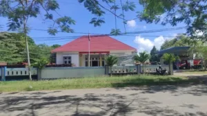 Kantor Satuan Polisi Pamong Praja (Satpol PP) Kabupaten Pulau Morotai yang berlokasi di pusat pemerintahan. Instansi ini tengah menjadi sorotan publik terkait dugaan tindakan represif oknum anggota saat pengamanan aksi massa ARIT. (Foto: Dok. Balengko Space).