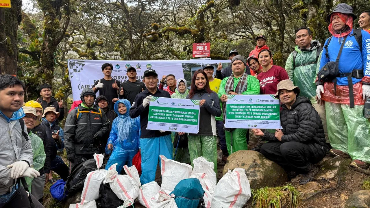 Ronaldo Molle Pegiat Lingkungan Malut mengapresiasi kolaborasi PT Esa Maha Karya Tunggal (ECOTRU) dan Pusdal LH di Gunung Bawakaraeng.