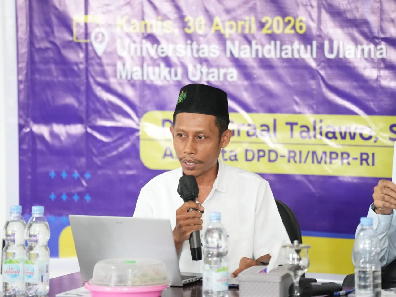 Akademisi UNUTARA Firman Amir desak Walikota Ternate evaluasi Disperindag terkait dugaan pungli ruko Pasar Gamalama sebesar Rp1 juta per bulan.