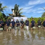 Aksi nyata HMP Pascasarjana UGM Tanam Mangrove sebanyak 1.000 bibit di Jangkaran, Kulon Progo demi menekan laju abrasi dan krisis iklim global.