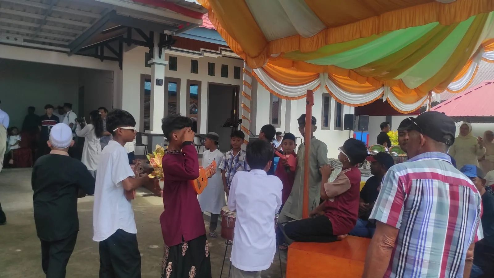 Pemuda Desa Yayasan Meriahkan Iduladha di Kediaman Bupati Morotai dengan Musik Yanger