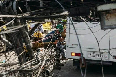 Listrik Sumatera Lumpuh Total pada Jumat malam (22/5). Gangguan sistem kelistrikan membuat wilayah Riau hingga Aceh gelap gulita. PLN sampaikan maaf.