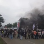 Ratusan Mahasiswa Unipas Demo DPRD Morotai, Sempat Terjadi Aksi Dorong dengan Aparat