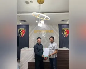 Penyerahan berkas laporan oleh LBH GP Ansor Maluku Utara di Bareskrim Polri